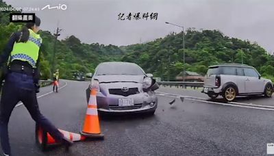 國道警處理事故險遭撞！女警閃現躲開逃生 驚險畫面曝光