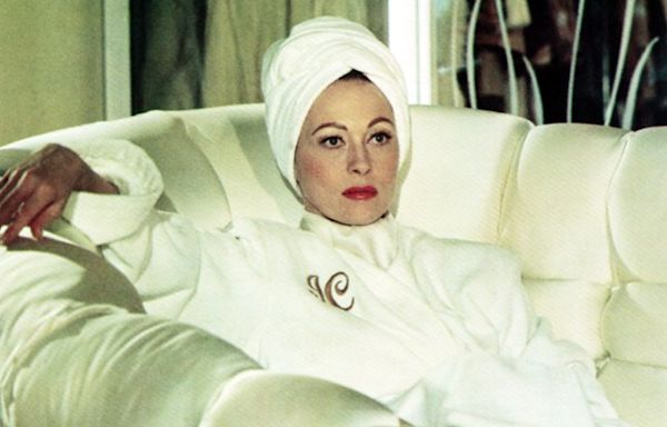 How ‘Mommie Dearest’ Transformed Faye Dunaway Into Joan Crawford