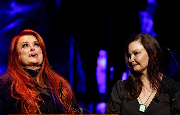 Ashley Judd, Aloe Blacc open up about deaths of Naomi Judd, Avicii in White House visit