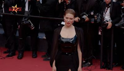 Lea Seydoux: Red carpet chic with French flair!