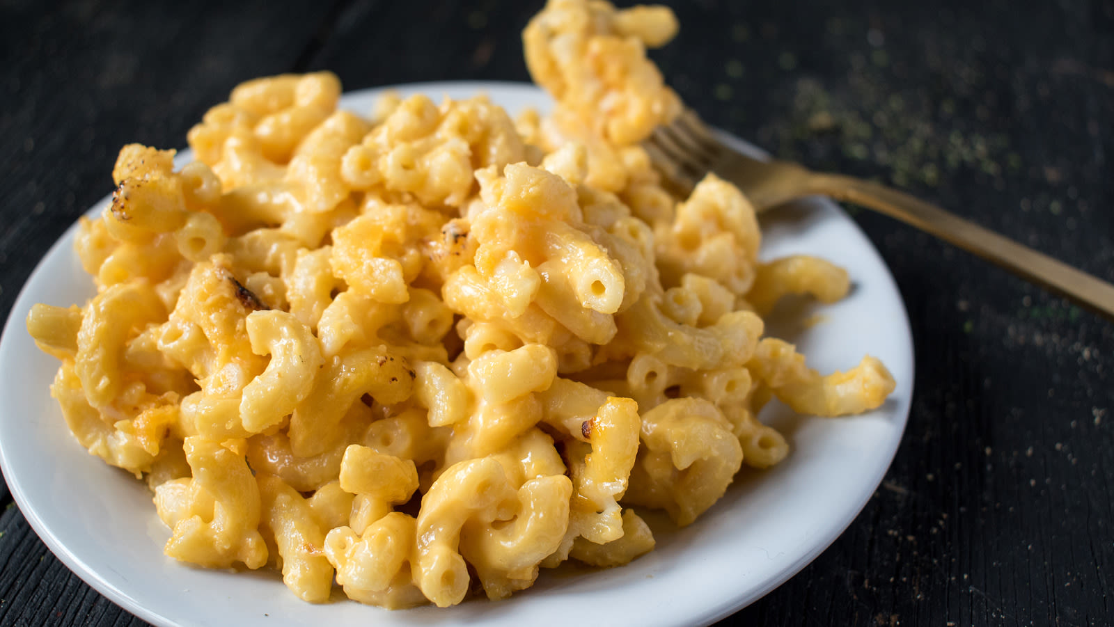 The Secret Ingredient For Elevated Boxed Mac And Cheese Is An Essential Soup Mix