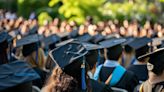 Un multimillonario sorprendió a estudiantes de la universidad de Boston con un gran regalo de graduación