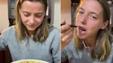 Una francesa comió polenta por primera vez y su reacción fue furor en TikTok