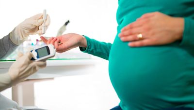 Screen all pregnant women for gestational diabetes with point-of-care test, suggests new study