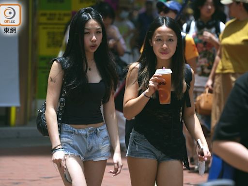 今日部分時間有陽光 有幾陣驟雨 最高氣溫33°C