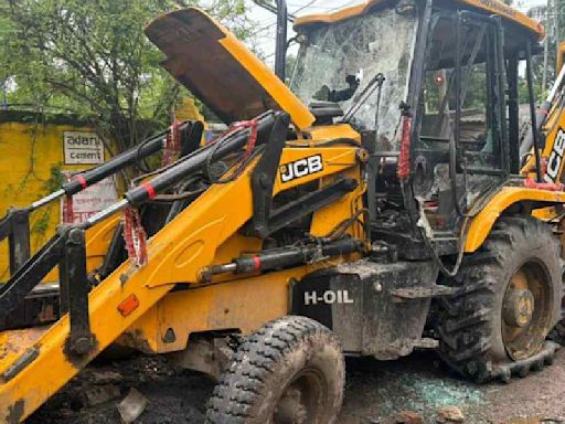 Calcutta: Class IX boy going for tuition killed by payloader's fork-like arm