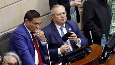 El presidente del Senado colombiano niega haber recibido sobornos con dinero público