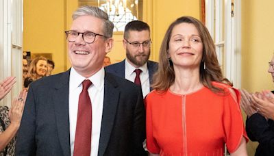 Victoria Starmer hugs her father as she enters No 10