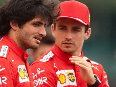 Leclerc admite que Sainz "está haciendo un mejor trabajo" en Ferrari