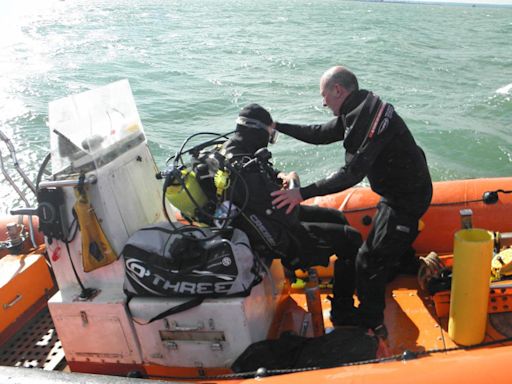 Diver finds bronze cannon from wreck of 17th Century warship in Thames Estuary