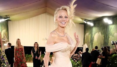 B.C.’s Pamela Anderson ‘glows’ at her first Met Gala