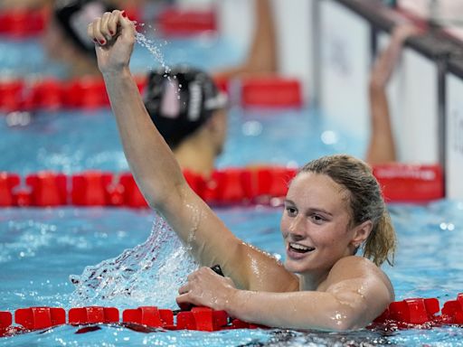 17-year-old Canadian Summer McIntosh wins gold in 400-meter IM, her second medal of the Games