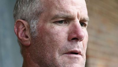 Favre challenges a judge s order that blocked his lead attorney in Mississippi welfare lawsuit