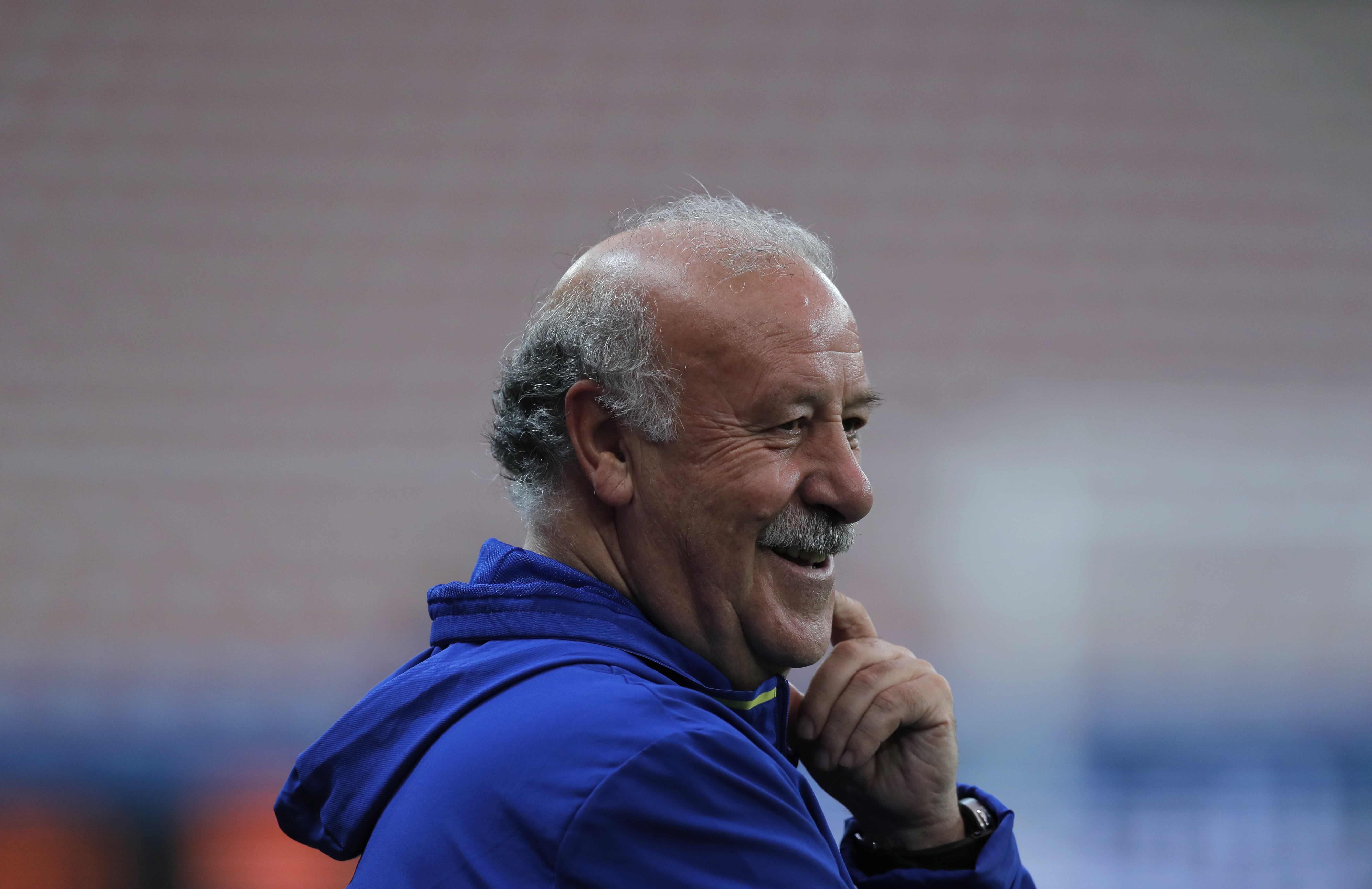 Former Spain coach Del Bosque to head the commission overseeing beleaguered soccer federation