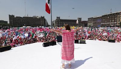 INE fiscalizará la Marea Rosa como acto de campaña de Xóchitl Gálvez; en esto gastaron para su evento del Zócalo
