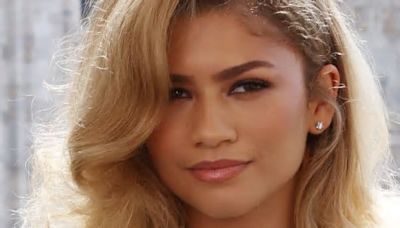 Zendaya cosplays as Marilyn Monroe in retro halter dress