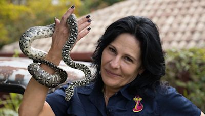 "Schlangenfängerin" Julia Baker im Interview: "Ich habe meine erste Schlange noch im Kühlschrank"