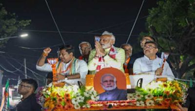 PM Narendra Modi's maiden roadshow in Kolkata witnesses sea of humanity