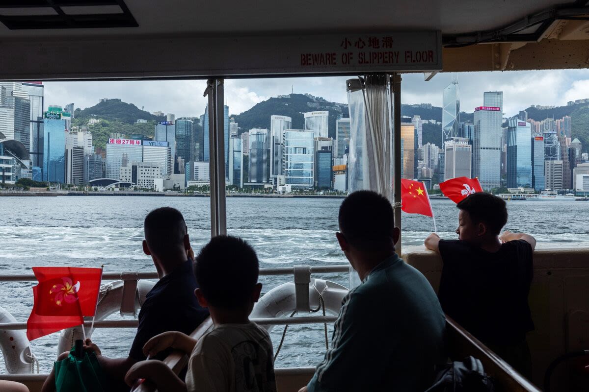 Rich Chinese Return to Hong Kong as Singapore Steps Up Scrutiny