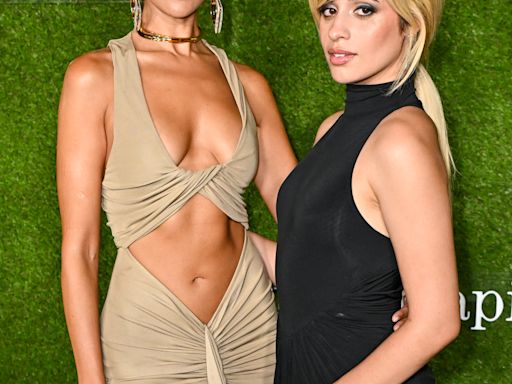 Eiza González y Camila Cabello deslumbran con sus looks en gala benéfica en Francia