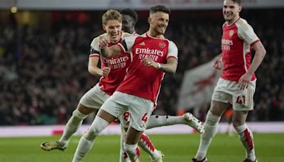 Arsenal vapulea 5-0 a Chelsea y se afianza como líder de la Liga Premier