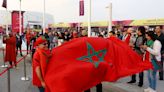 Banderas marroquíes ondean en el mundo árabe en señal de orgullo por su hazaña en la Copa Mundial