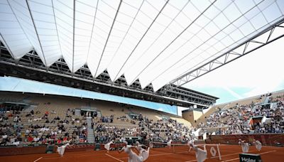 French Open Starts With Retractable Roof Atop Court Suzanne Lenglen