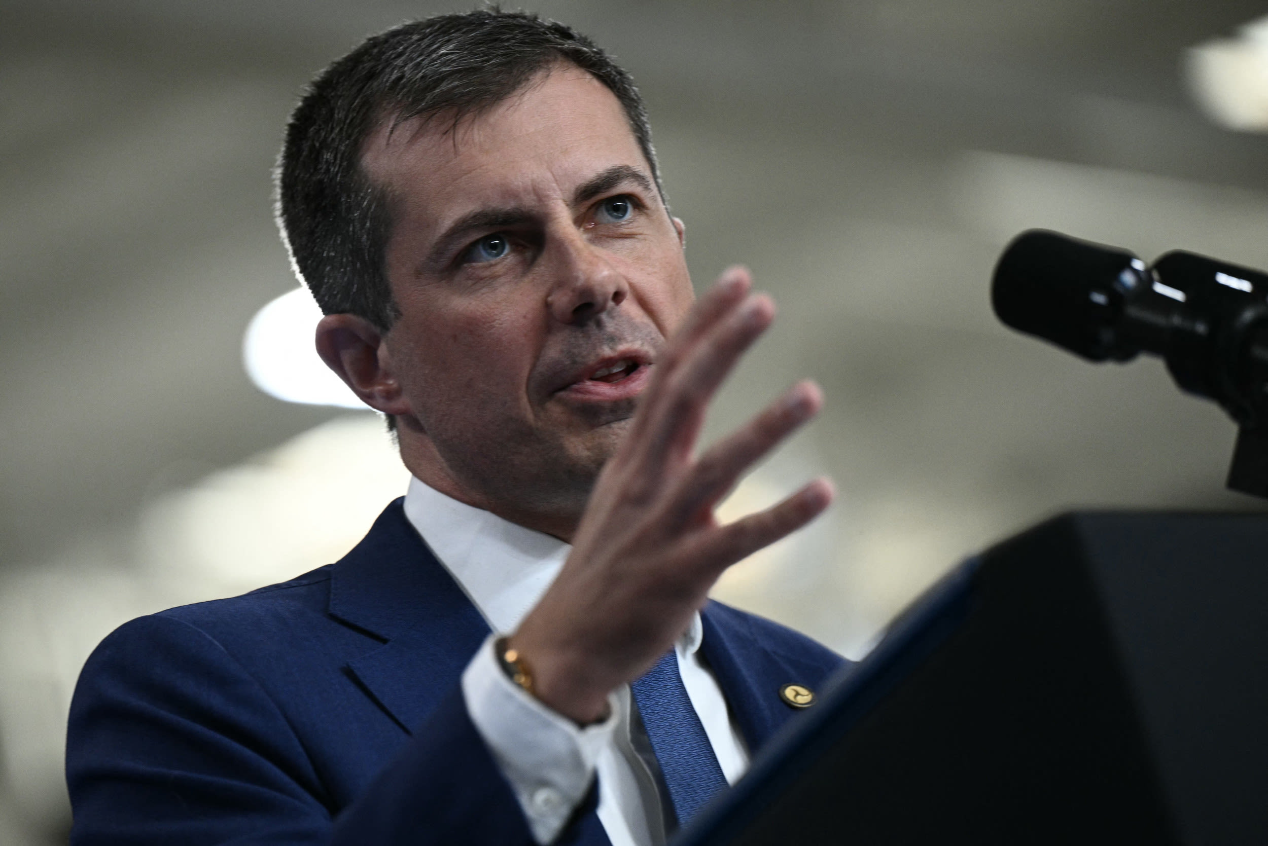 Pete Buttigieg's response to Trump, Vance migrant claims takes off online