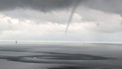 Clima HOY: Captan "culebra" de agua en Chapala