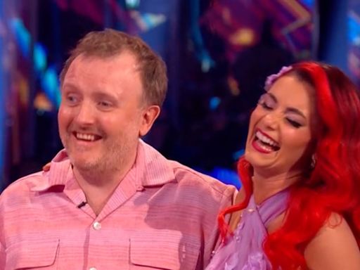 Watch moment blind Strictly star Chris McCausland gets standing ovation