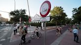 Prohibidos los patinetes en la avenida de la Cruz Roja de Sevilla