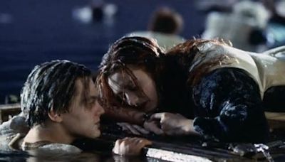 Venduta all’asta la “zattera” del film Titanic che salvò Kate Winslet (ma non Leonardo DiCaprio)