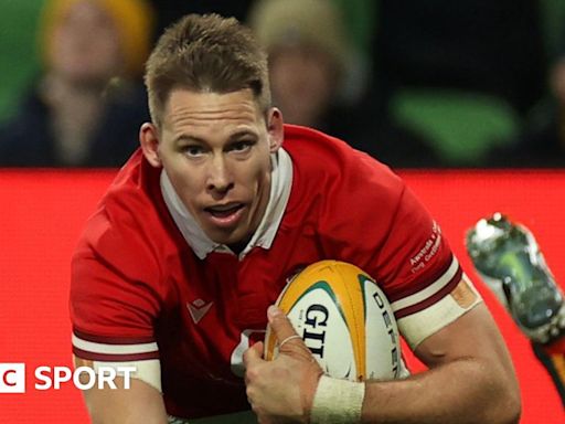 Liam Williams: Dragons play down talk signing of Wales full-back