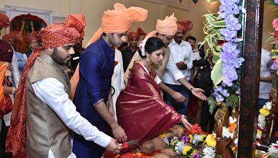 Video: Royals Of Sangali, Bhagyashree, Husband Himallay & Abhimanyu Dassani Partake In Ganpati Visarjan (Exclusive)