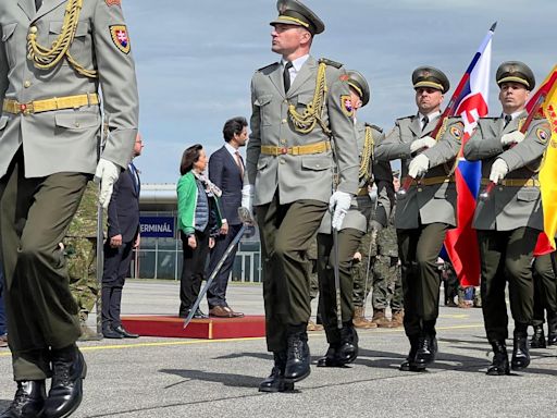 España hace frente a la amenaza rusa: desplegará helicópteros de combate en Eslovaquia