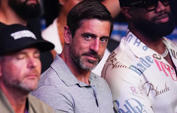 Back from Egypt, Aaron Rodgers takes in UFC event
