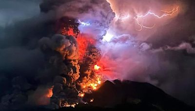 'Chuva de lava' : Indonésia realiza evacuação de 11 mil pessoas após erupção de vulcão e alerta de tsunami; veja fotos