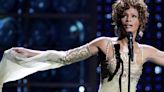 El día que Whitney Houston tomó un micrófono sorpresivamente y deslumbró a Elton John, Sting y Luciano Pavarotti
