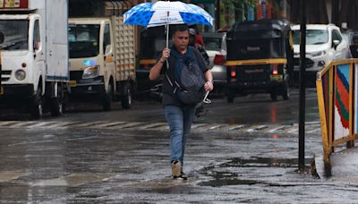 Mumbai rain: Vehicles get stuck in water-logged roads, 2000 traffic personnel deployed