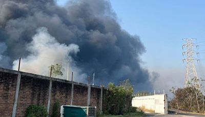 Incendio en pantano cercano a refinería Lázaro Cárdenas de Minatitlán alarma a habitantes en Veracruz | El Universal