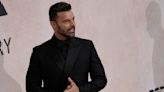 ‘Falsas e fabricadas’, diz Ricky Martin sobre alegações de violência doméstica