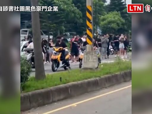 「猴群」飆車失控演出「人體保齡球」 桃警快打出動開罰22件違規(翻攝自臉書社團黑色豪門企業 - 自由電子報影音頻道