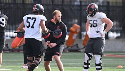 Oregon State offensive lineman Dylan Lopez requests a transfer