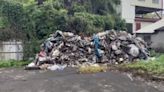 嘉義三合院遭傾倒30噸垃圾 環保局以車追人調查中