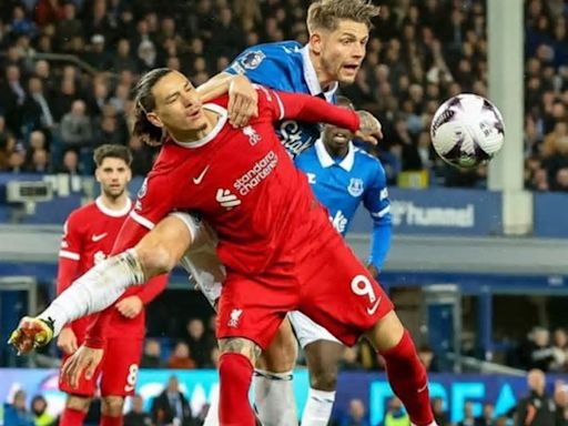 Con minutos de Darwin Núñez, el Liverpool perdió el clásico vs. Everton por 2-0 y se aleja de la punta