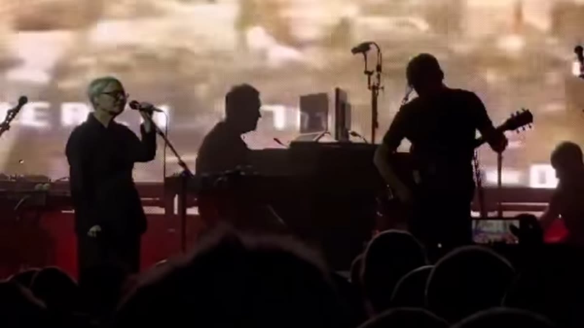 Massive Attack Return for First Show in Five Years, Play “Song to the Siren” with Elizabeth Fraser: Watch