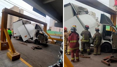 Camión choca contra puente vehicular en la av. Brasil: chofer fue trasladado a clínica de Pueblo Libre