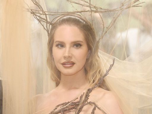 Lana Del Rey Is Wrapped Up in Twigs at the Met Gala