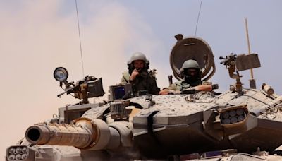 Israeli Tanks Advance Into Regions In North And South Of Gaza