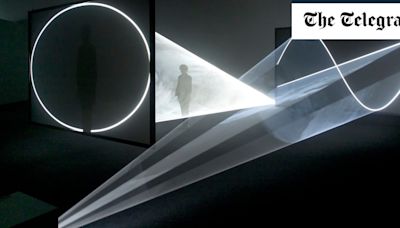 Anthony McCall: Spectral illusions that emanate a mesmerising, otherworldly beauty